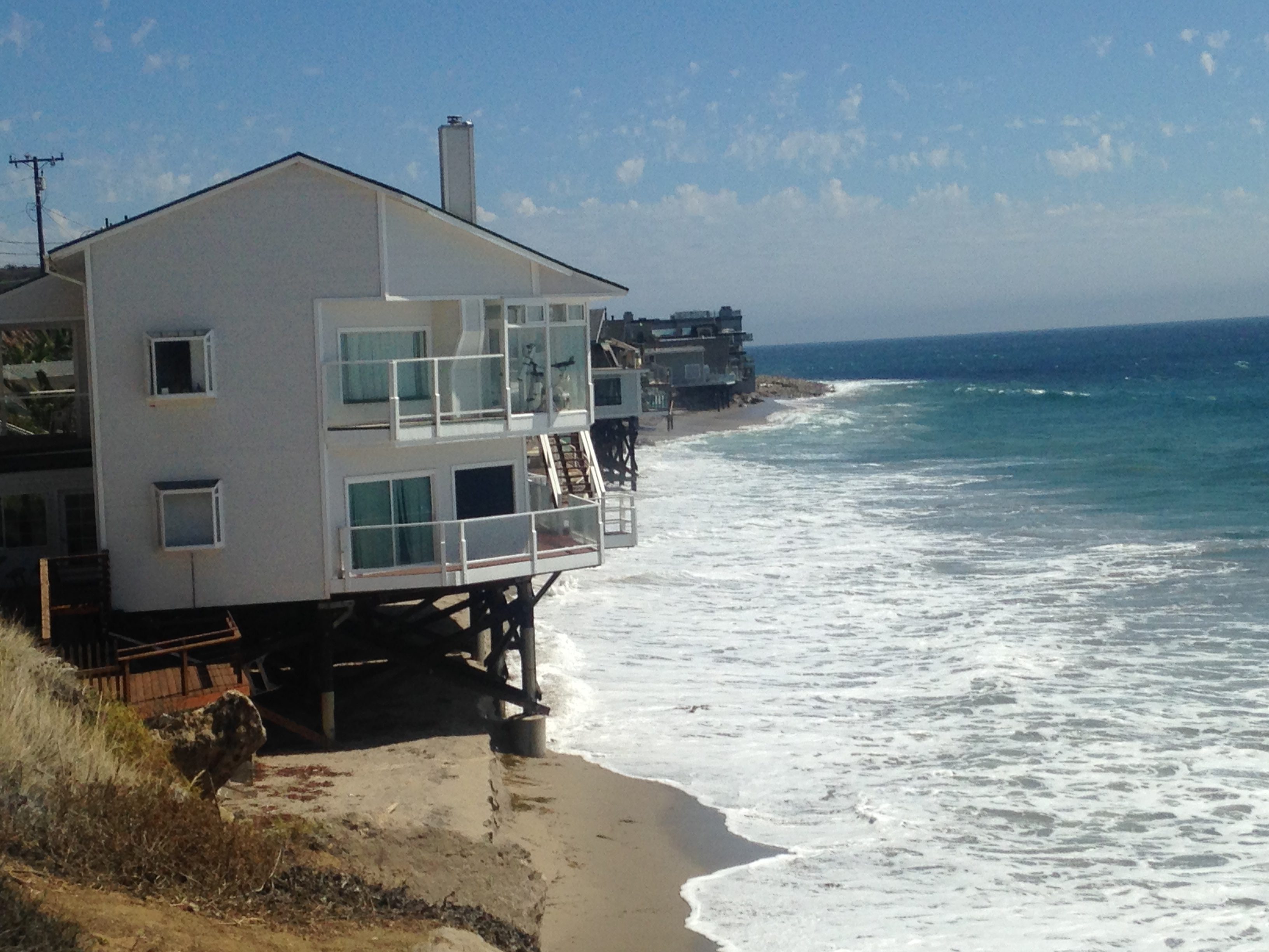 Los Angeles County coastal homes at risk from coastal flooding and erosion. 