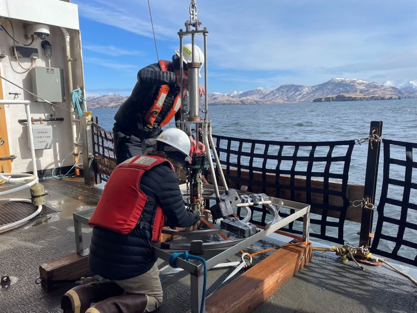 Collecting sediments samples in Alaska - NCCOS - National Centers for ...