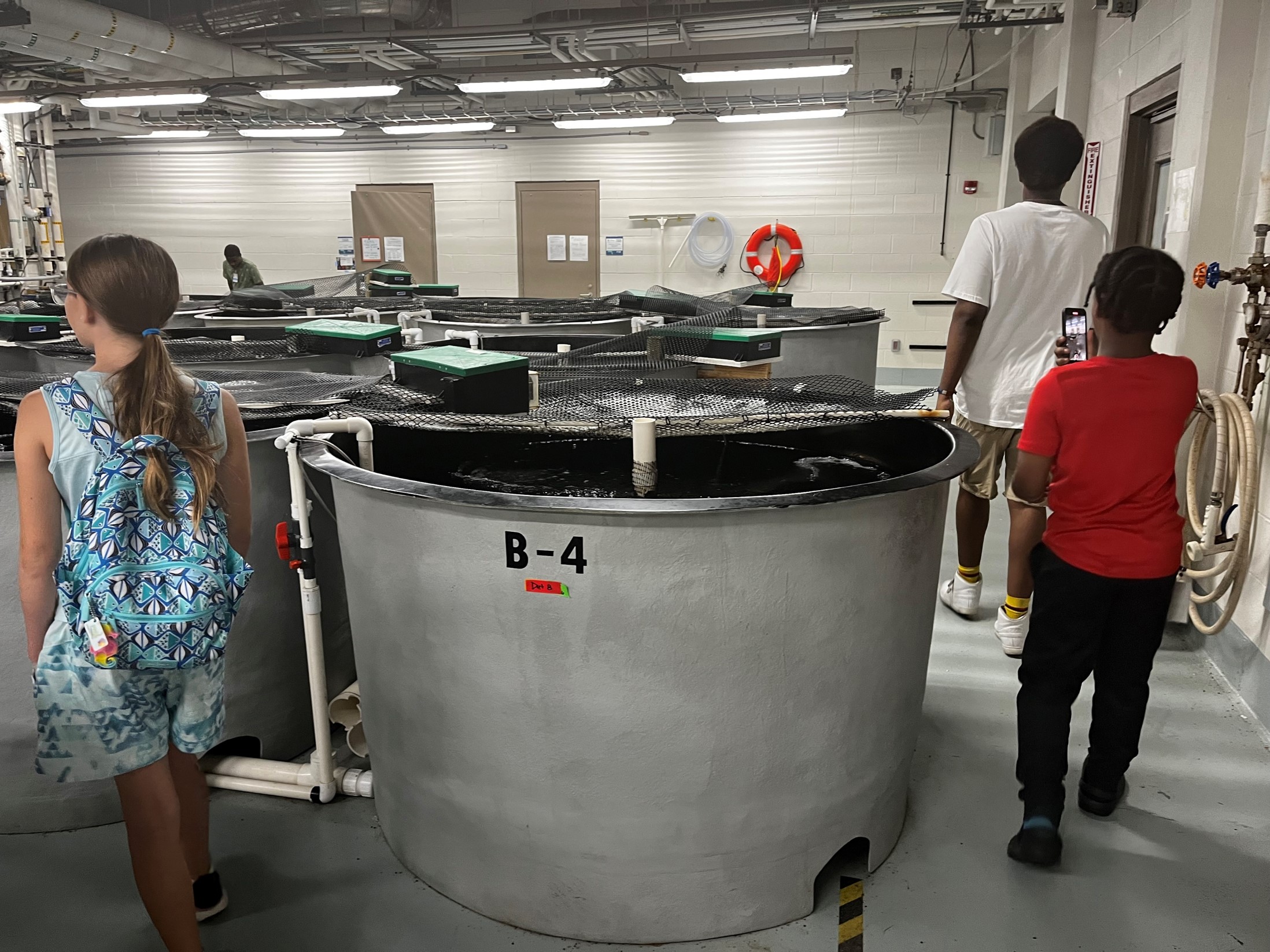 students on a tour Hollings Marine Laboratory